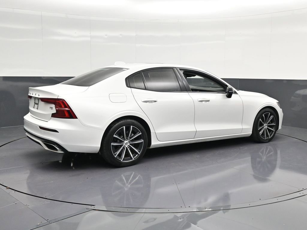 Used 2021 Volvo S60 T5 Momentum w/ Premium Package image 3
