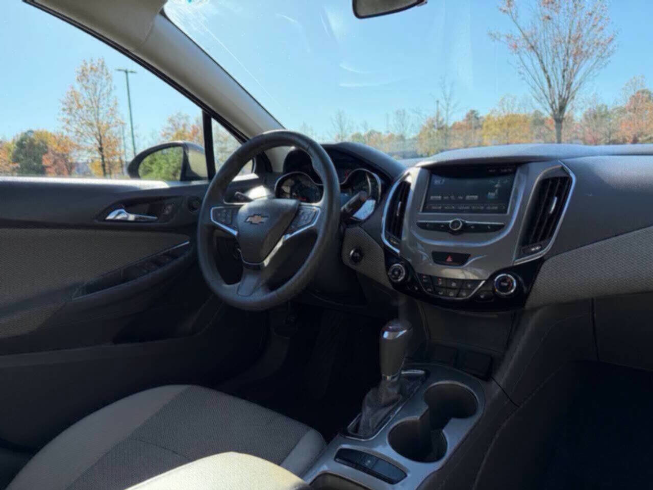 Used 2017 Chevrolet Cruze LT w/ Convenience Package image 18