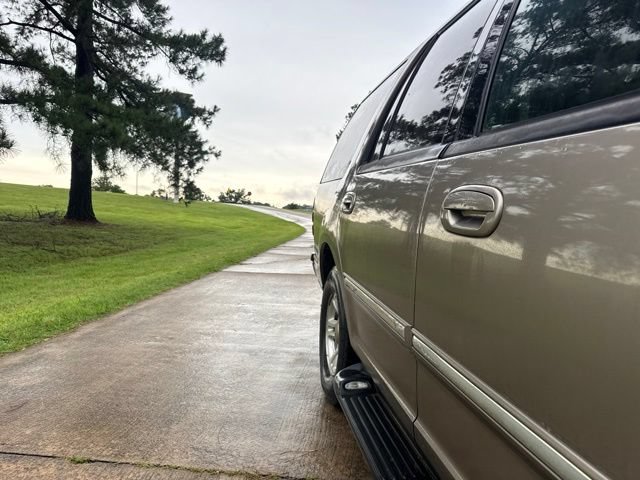 Used 2002 Ford Expedition XLT RWD image 14