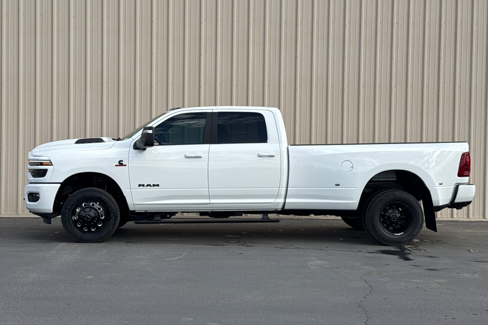 New 2026 RAM 3500 Laramie AWD/4WD image 9
