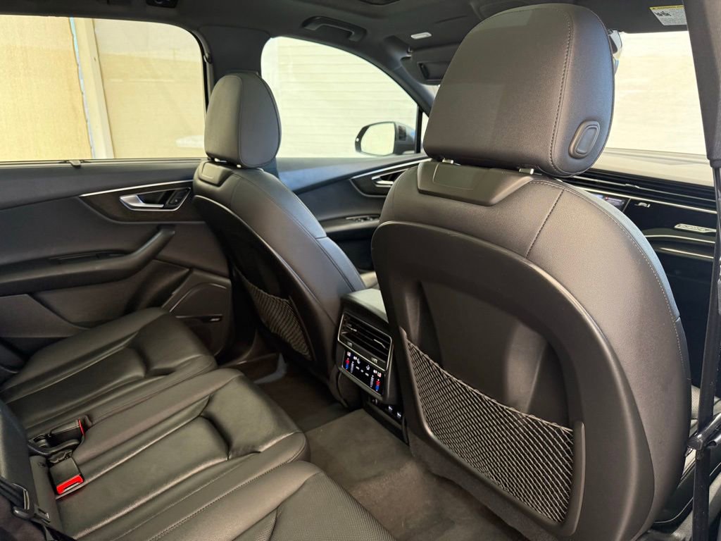 Used 2020 Audi Q7 2.0T Premium Plus w/ Premium Plus Package AWD/4WD image 17