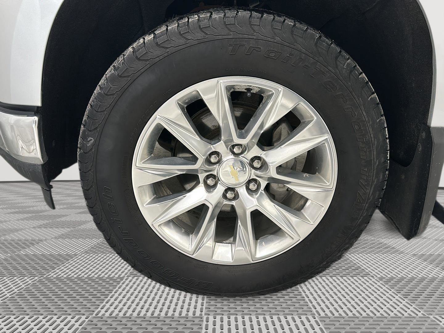 Used 2020 Chevrolet Silverado 1500 LTZ w/ LTZ Premium Package AWD/4WD image 32