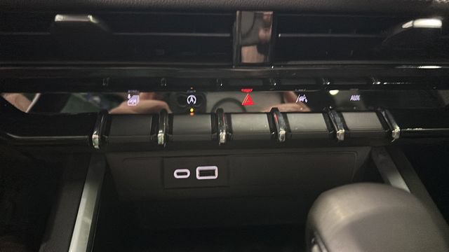 Used 2023 Chevrolet Colorado LT AWD/4WD image 17