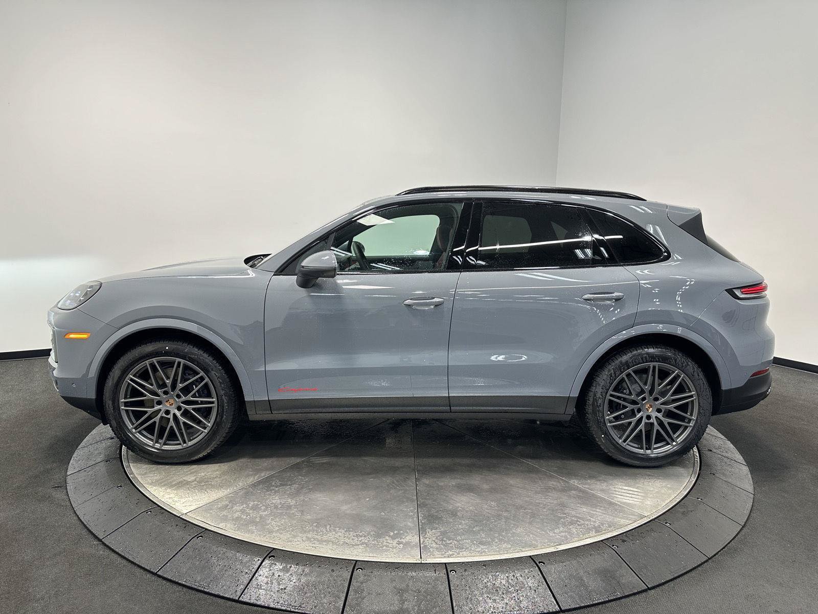 New 2026 Porsche Cayenne Coupe AWD/4WD image 2