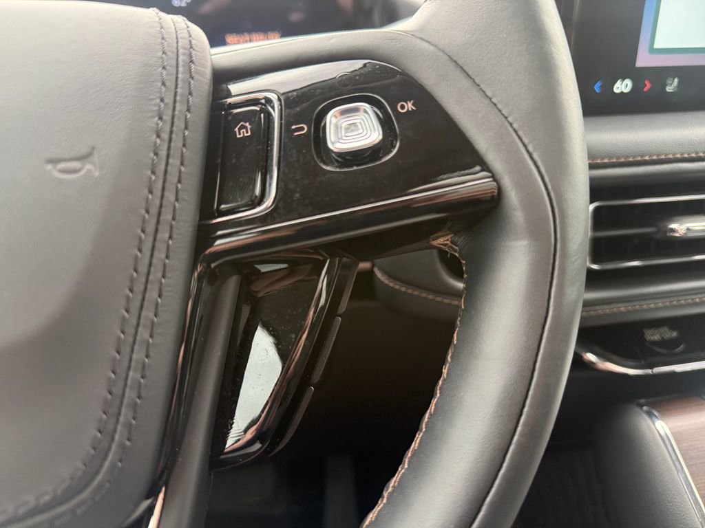 Used 2025 Lincoln Aviator Reserve w/ Equipment Group 201A AWD/4WD image 17