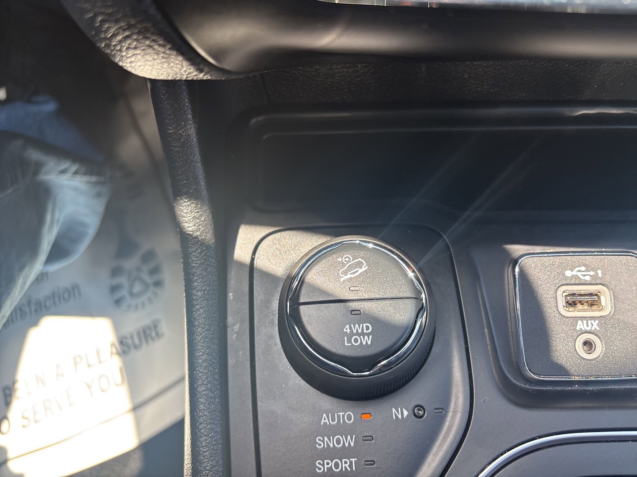 Used 2021 Jeep Cherokee Latitude Lux w/ Comfort/Convenience Group image 31