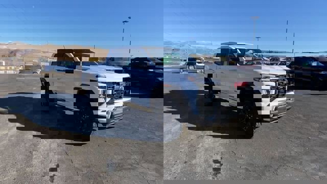 New 2025 GMC Canyon Elevation w/ Convenience Package image 2