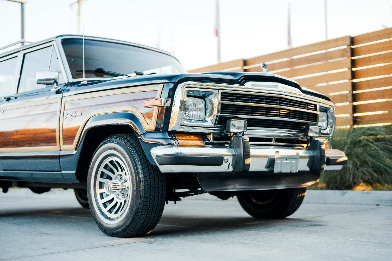 Used 1987 Jeep Grand Wagoneer image 17