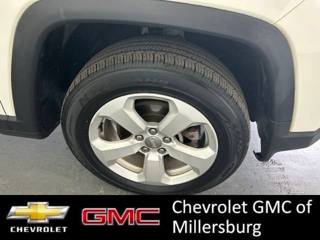 Used 2019 Jeep Compass Latitude w/ Cold Weather Group AWD/4WD image 9