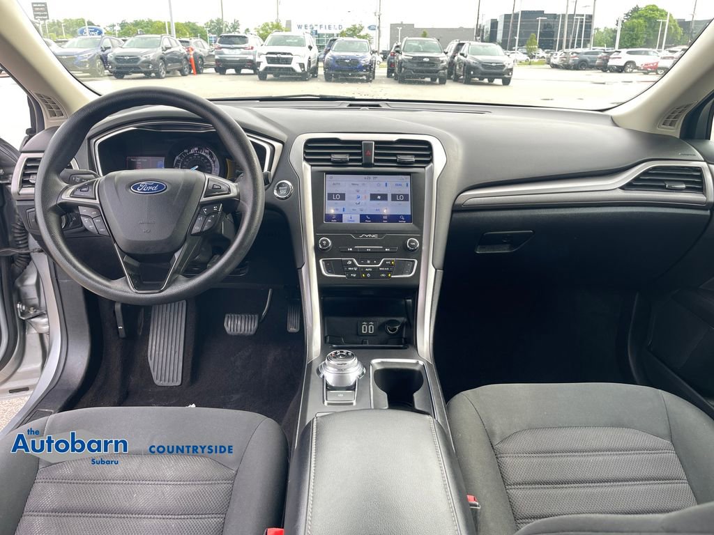 Used 2020 Ford Fusion SE FWD image 12