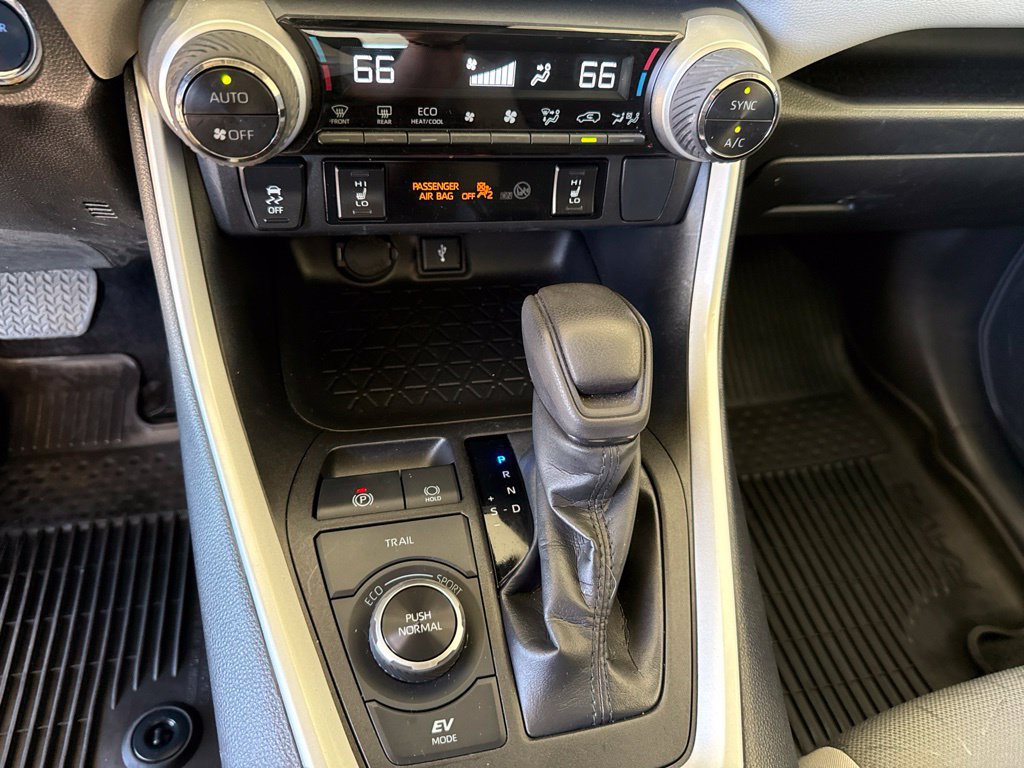 Used 2022 Toyota RAV4 XLE w/ Convenience Package AWD/4WD image 32