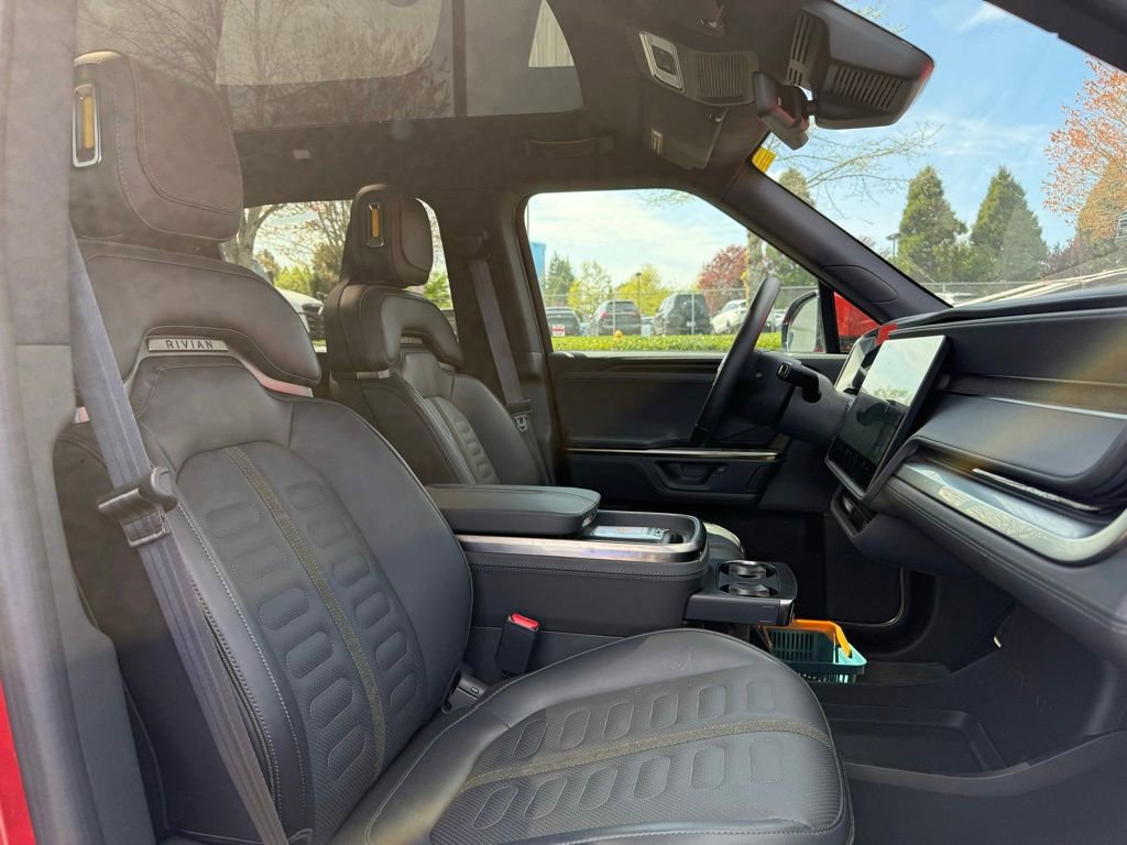 Used 2025 Rivian R1T Adventure image 27