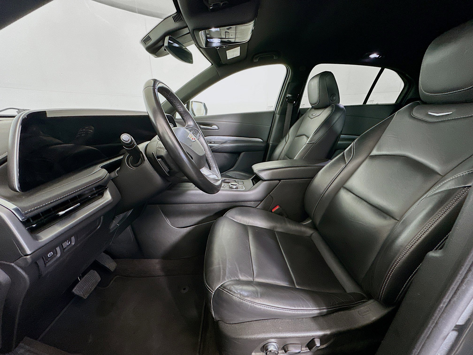 Used 2024 Cadillac XT4 Premium Luxury image 13