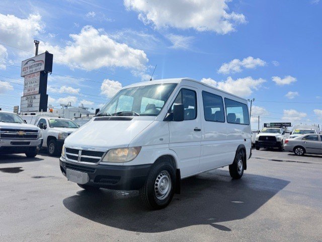 Used 2003 Dodge Sprinter 2500 RWD image 2