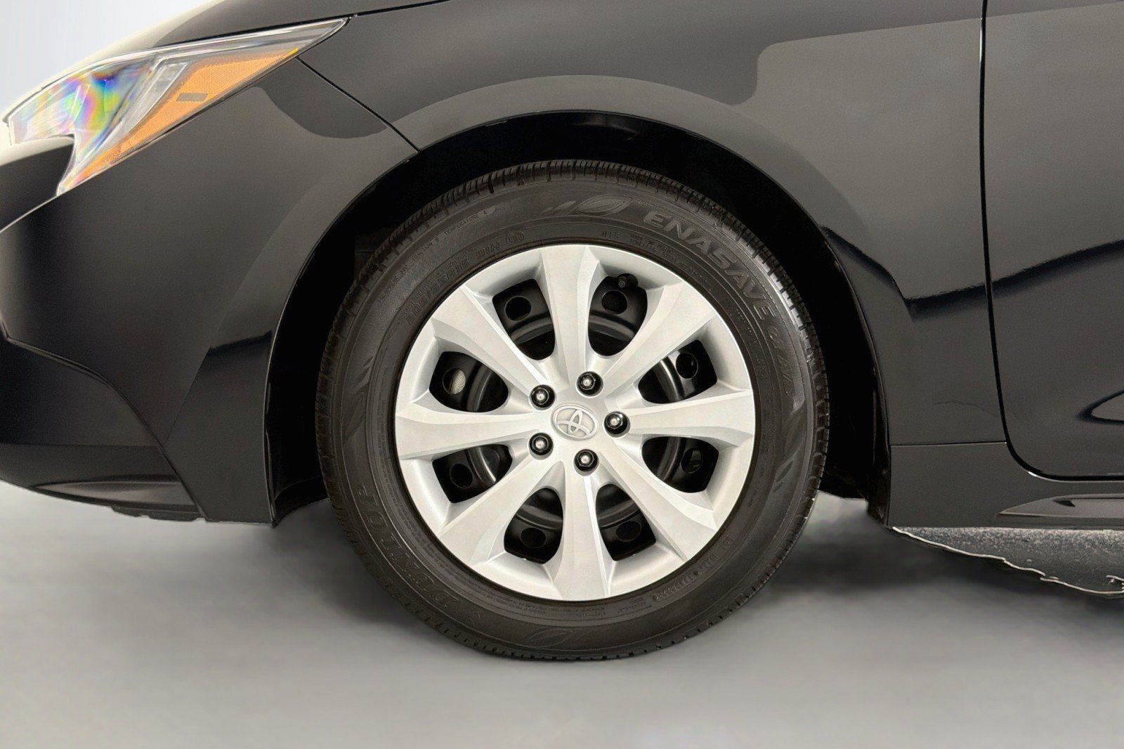 Used 2025 Toyota Corolla LE FWD image 9