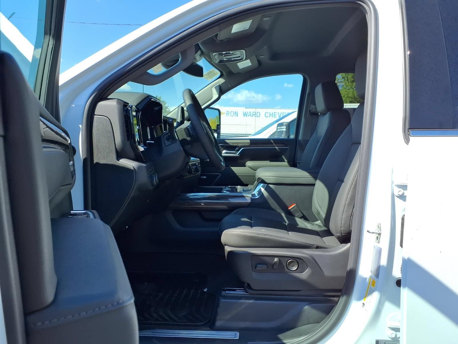 New 2026 Chevrolet Silverado 3500 LTZ w/ LTZ Convenience Package AWD/4WD image 15