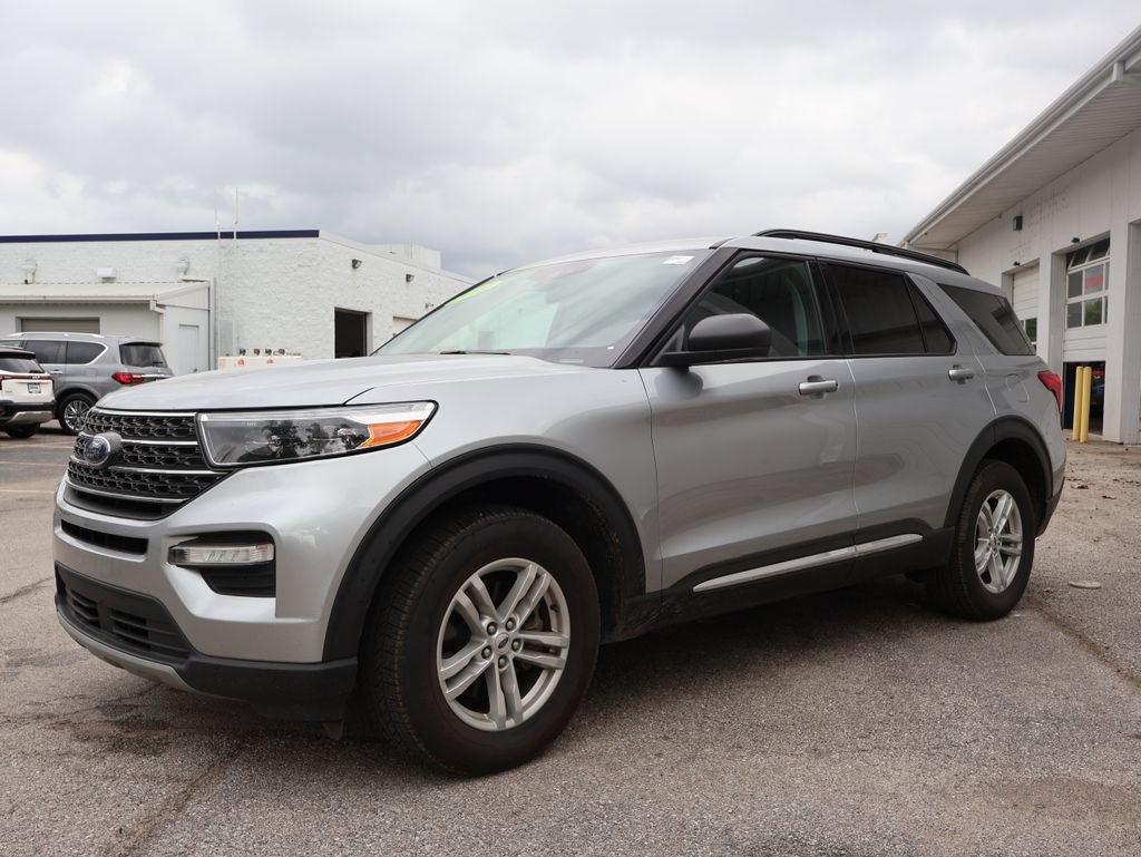 Used 2022 Ford Explorer XLT w/ Equipment Group 202A AWD/4WD image 8