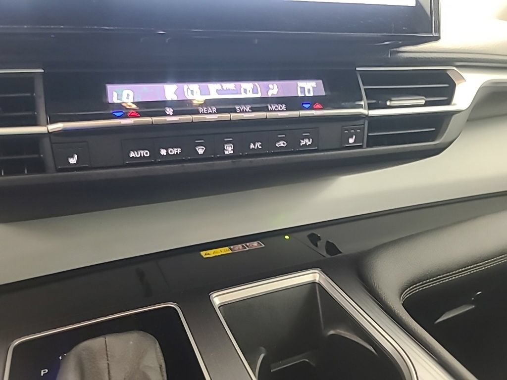 Used 2025 Toyota Sienna XLE FWD image 32