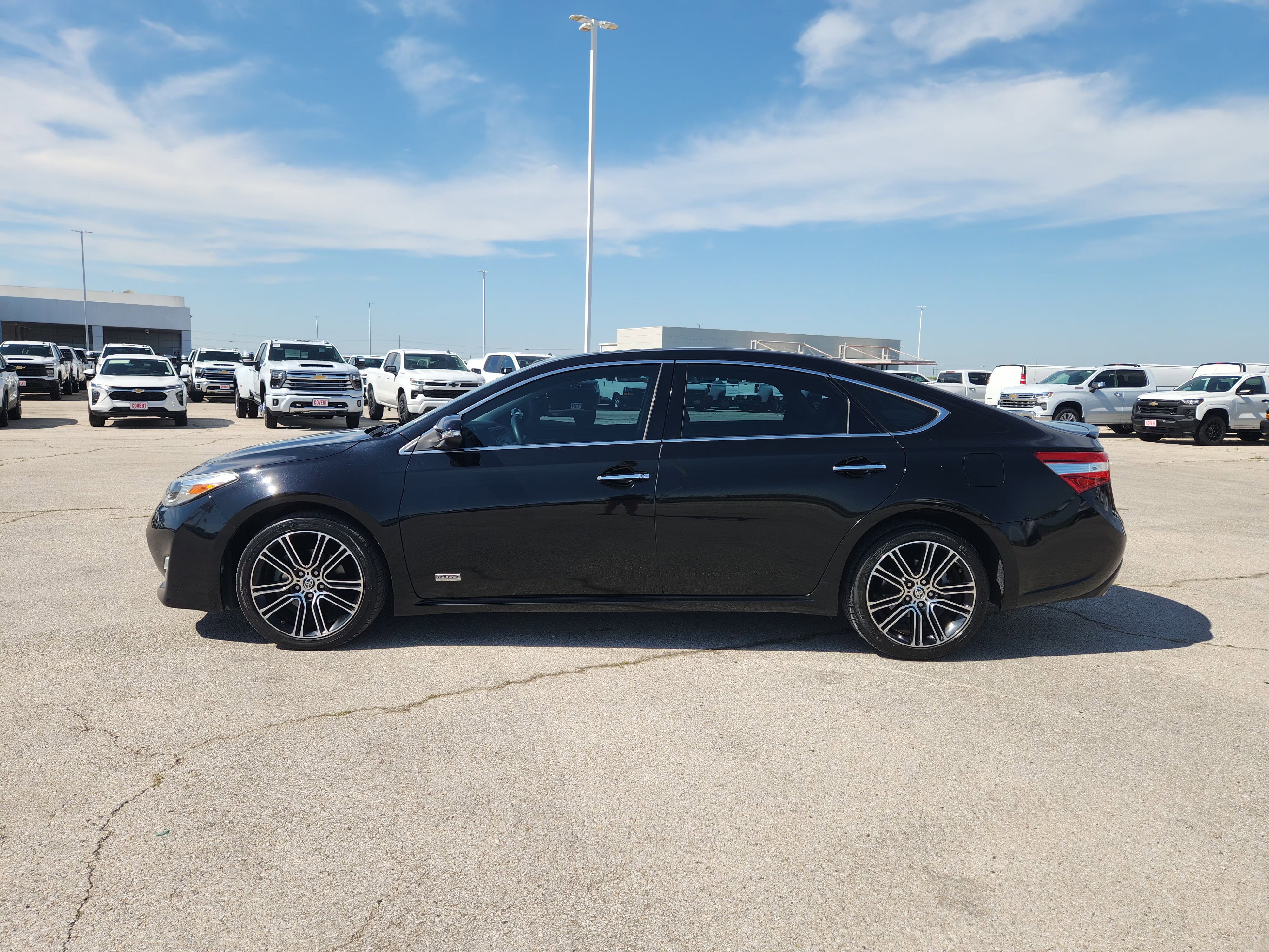 Used 2015 Toyota Avalon XLE Touring Sport Edition FWD image 4