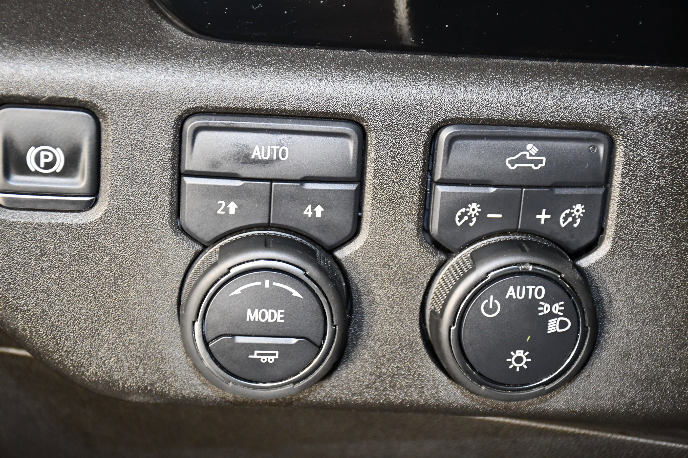 Used 2025 Chevrolet Silverado 1500 LT image 37