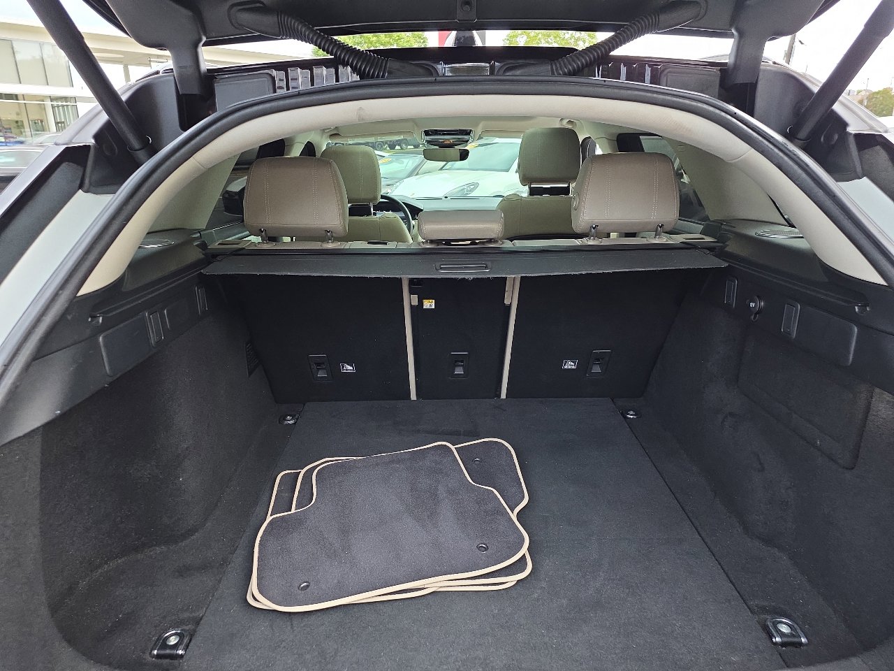 Used 2018 Land Rover Range Rover Velar S image 85