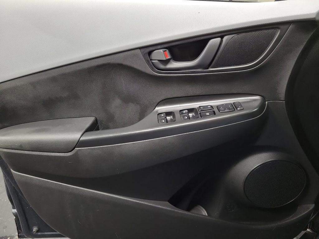 Used 2021 Hyundai Kona SE image 23