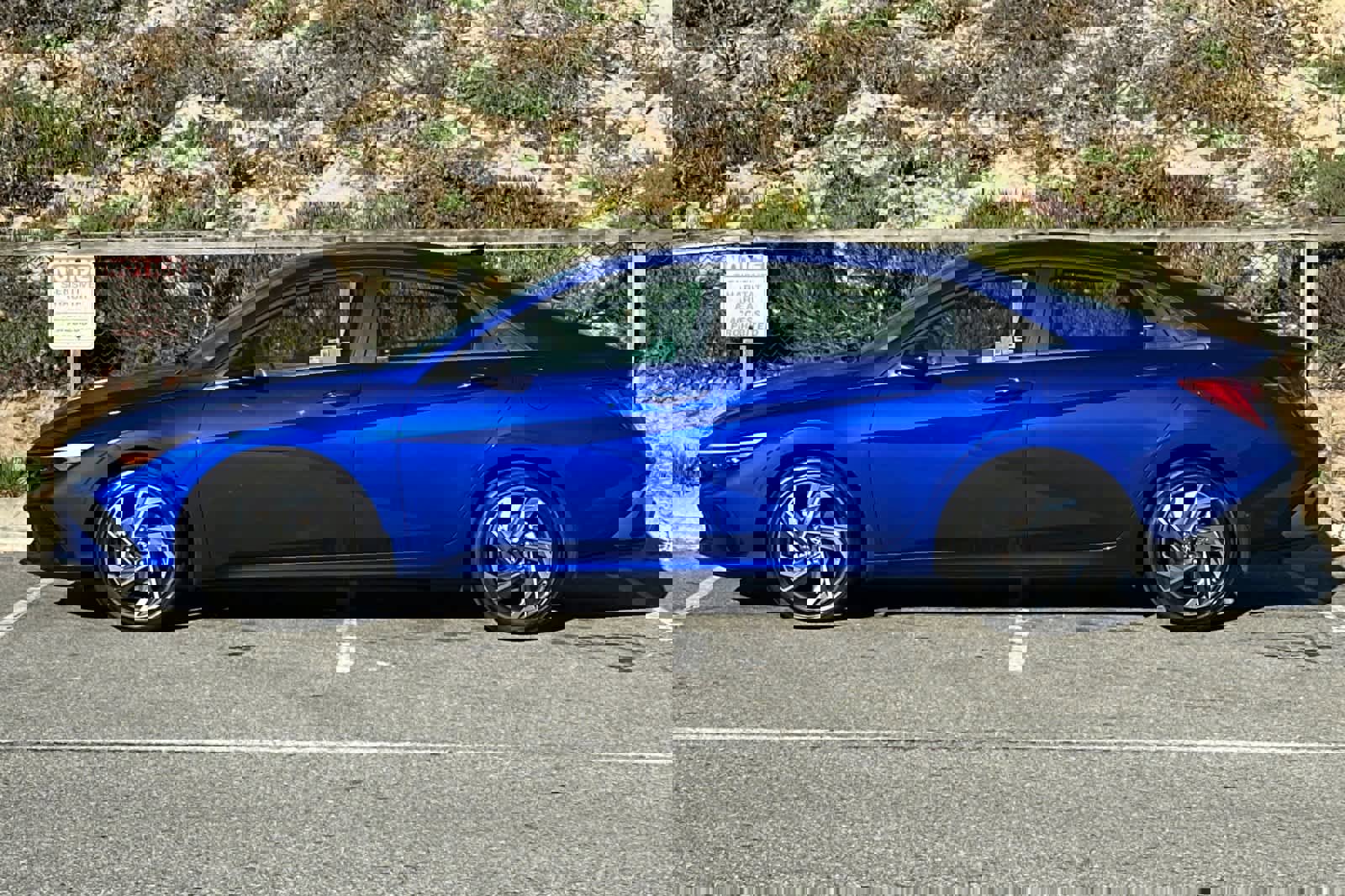 Used 2025 Hyundai Elantra SEL image 9