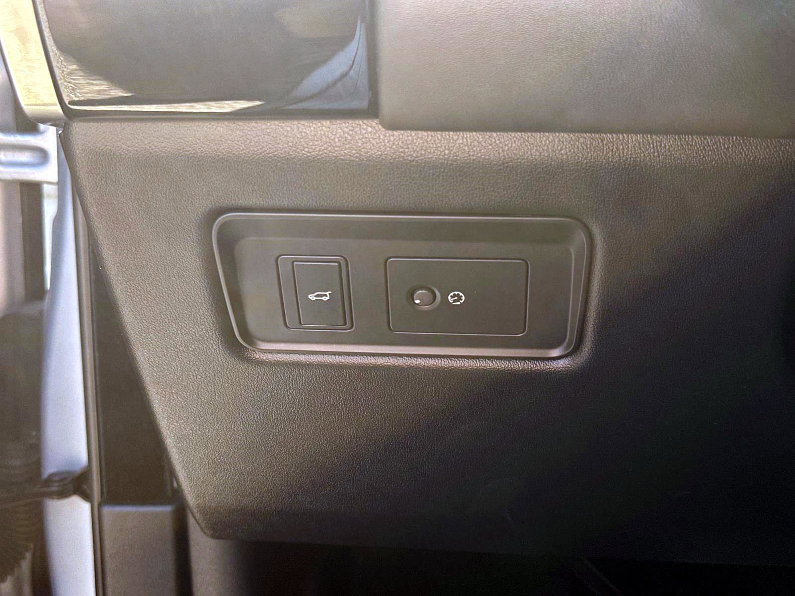 Used 2021 Land Rover Range Rover Sport HST image 25