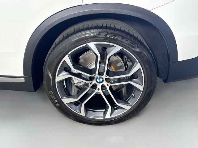 Used 2024 BMW X5 xDrive40i w/ Parking Assistance Package AWD/4WD image 36
