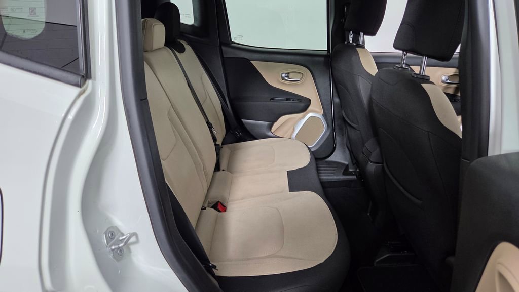 Used 2015 Jeep Renegade Latitude w/ Cold Weather Group AWD/4WD image 30