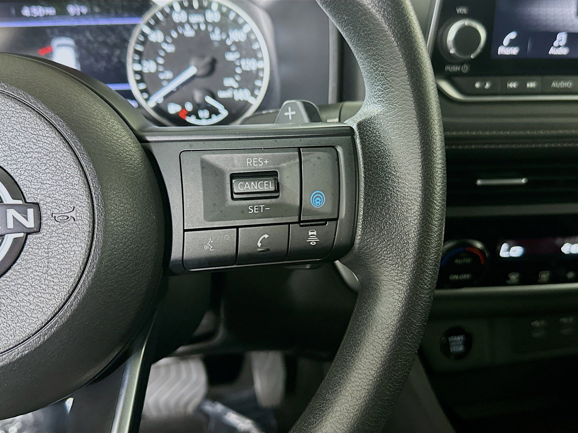 Used 2024 Nissan Rogue SV FWD image 17