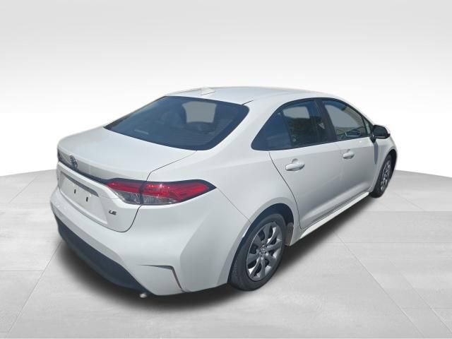 Used 2025 Toyota Corolla LE FWD image 4