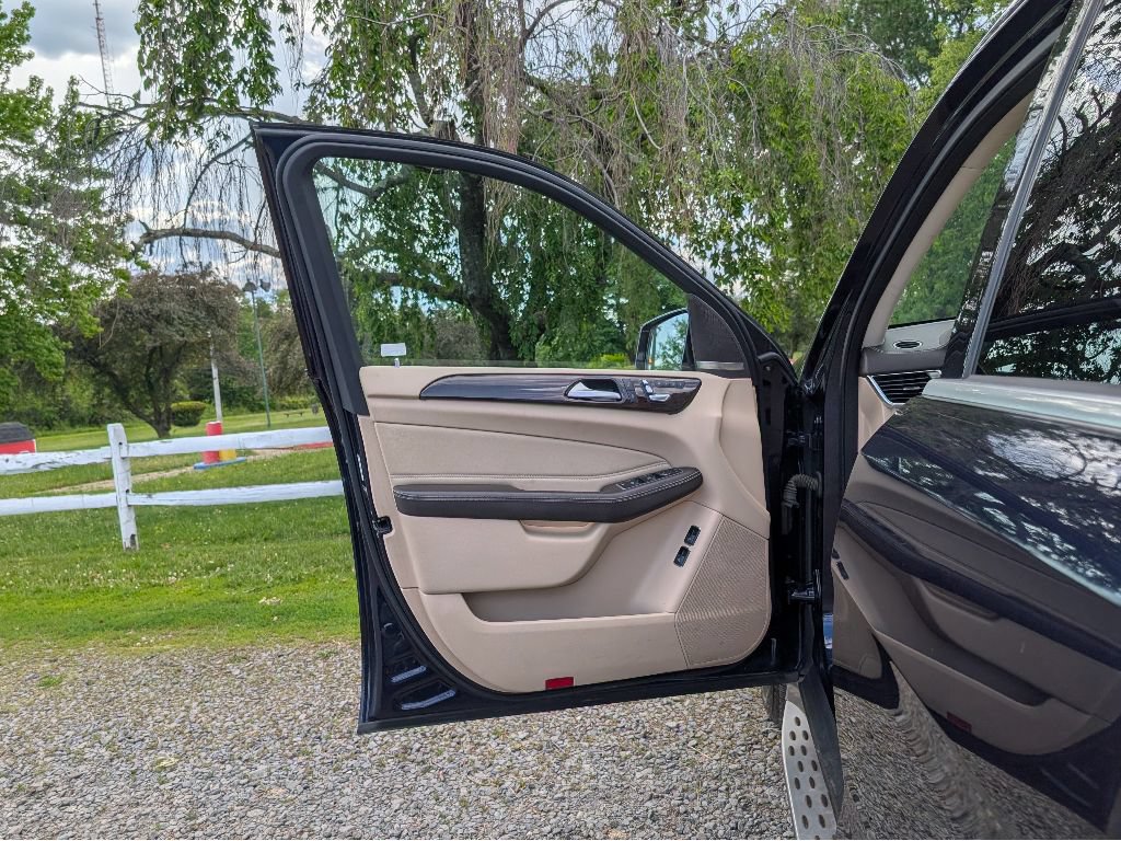Used 2018 Mercedes-Benz GLS 450 4MATIC w/ Premium Package image 10