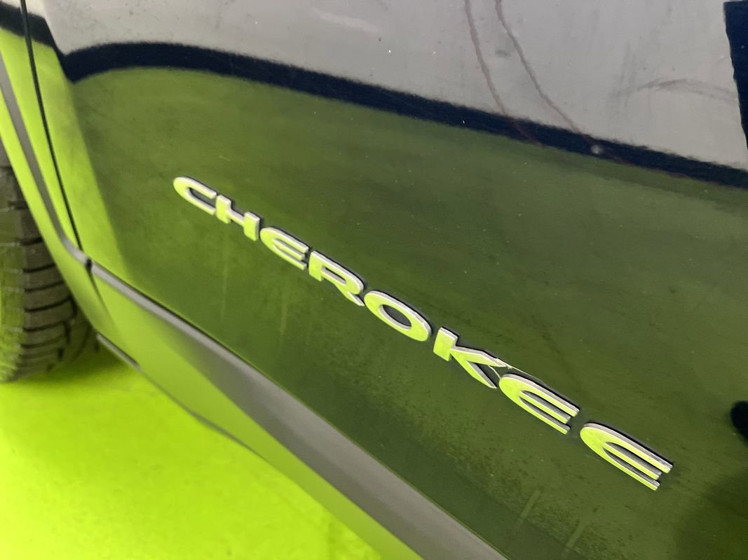 Used 2016 Jeep Cherokee Limited w/ Trailer Tow Group image 15