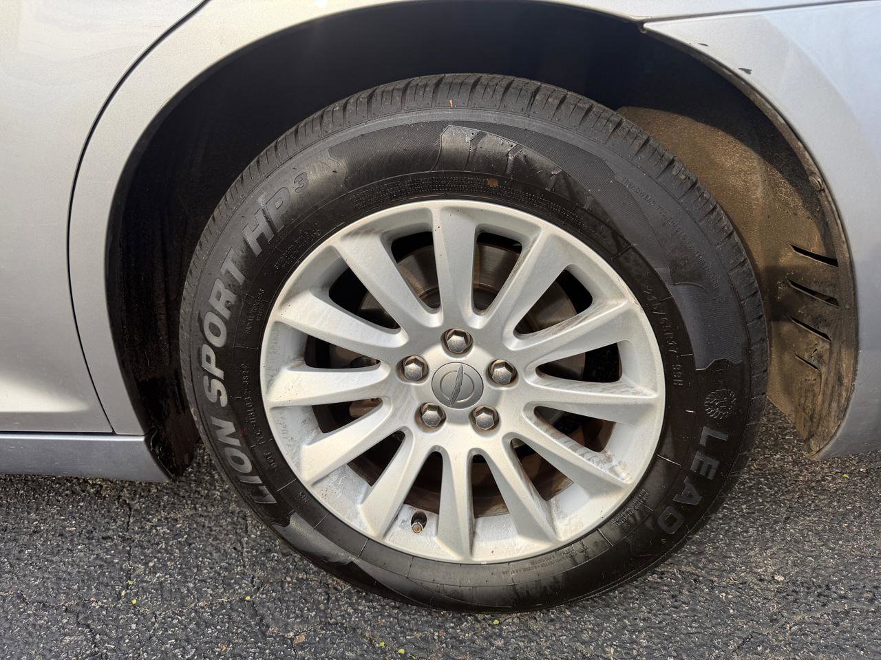 Used 2014 Chrysler 300 RWD image 27