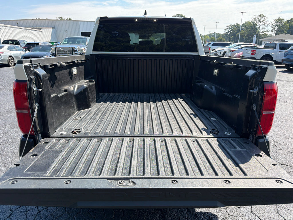 Used 2025 Toyota Tacoma SR AWD/4WD image 22