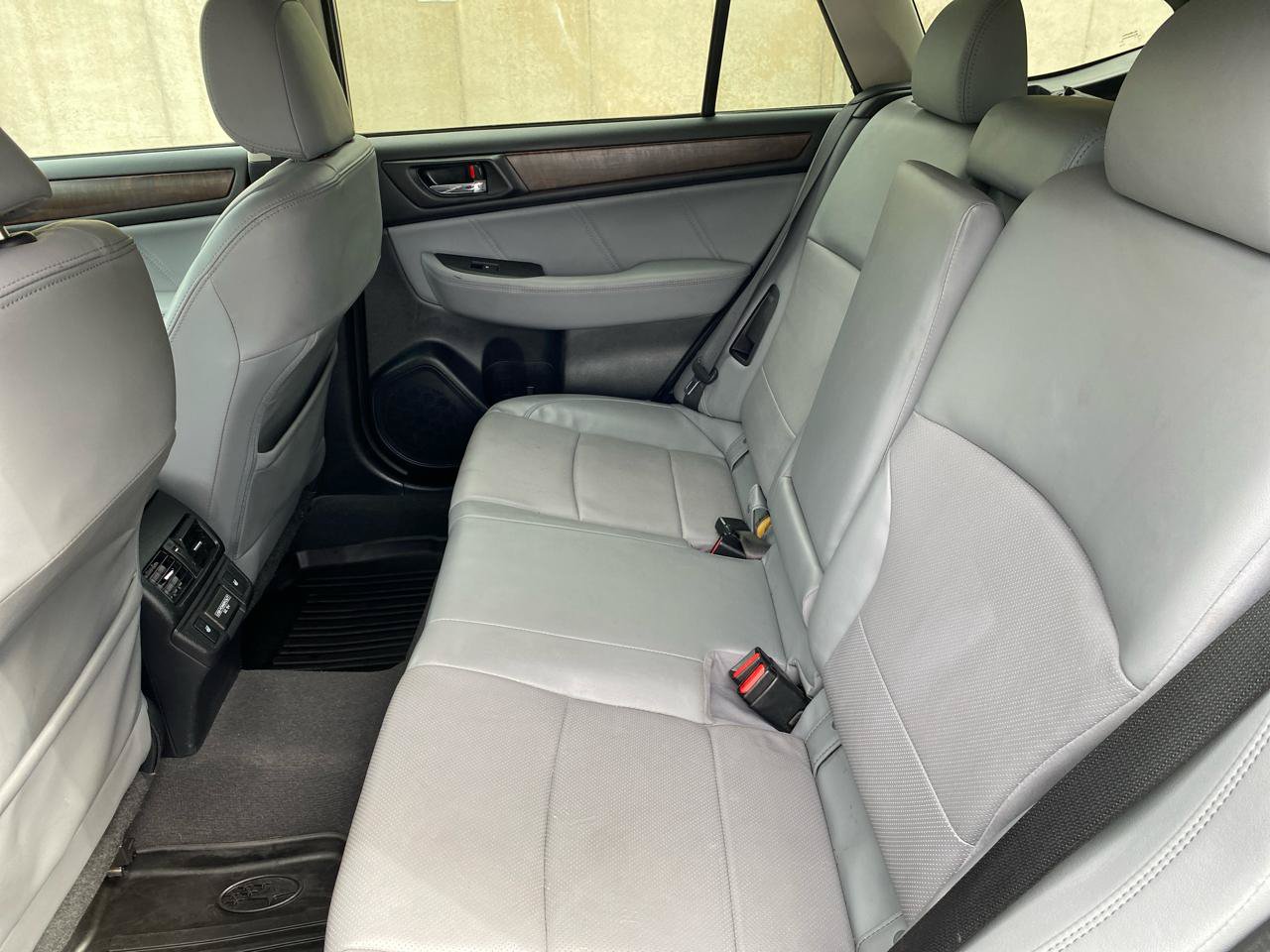 Used 2018 Subaru Outback 2.5i Limited AWD/4WD image 8