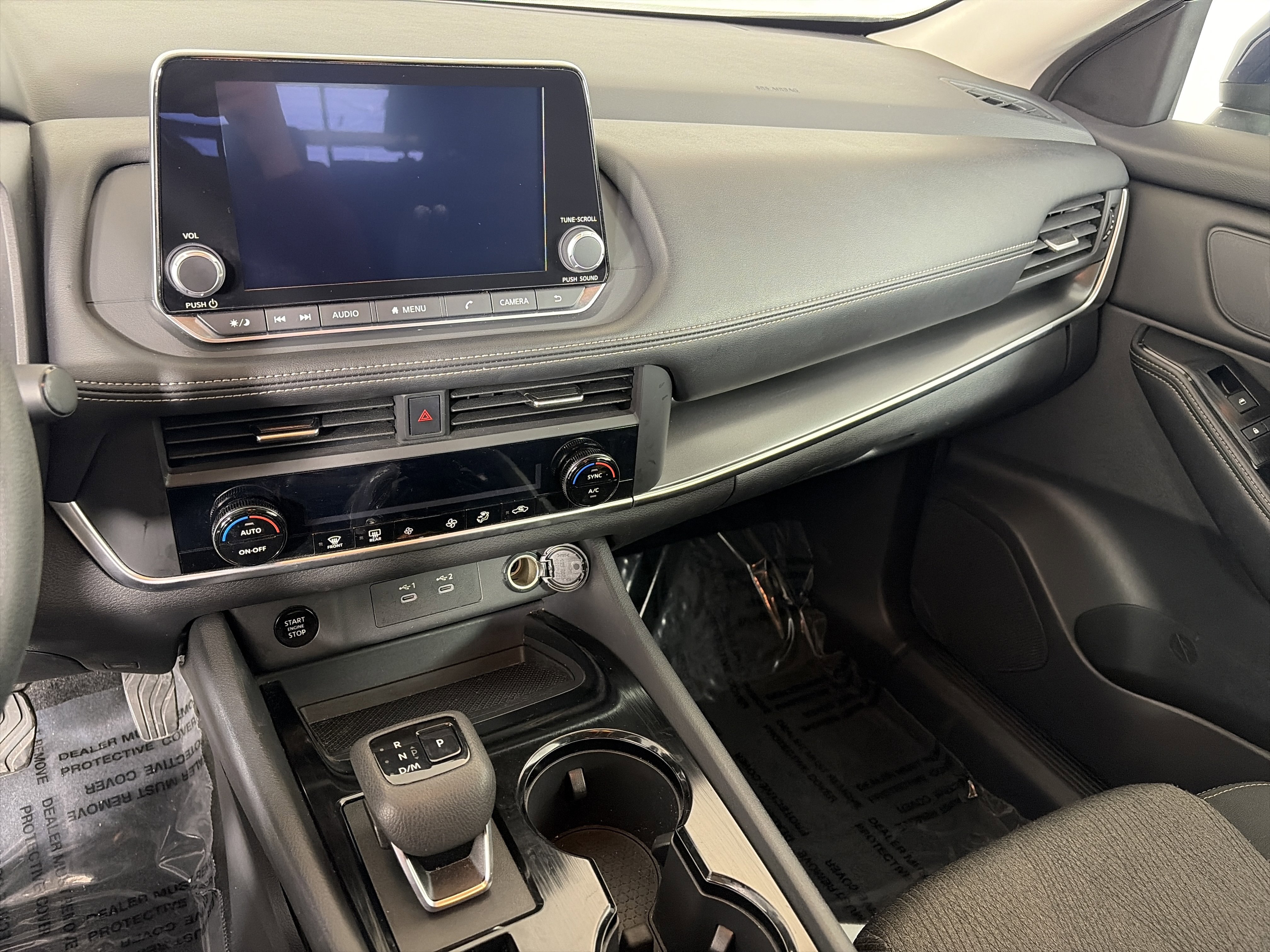Used 2024 Nissan Rogue SV image 4