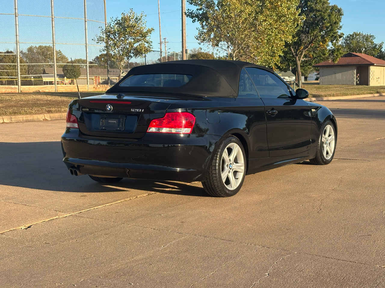 Used 2009 BMW 128i Convertible image 23