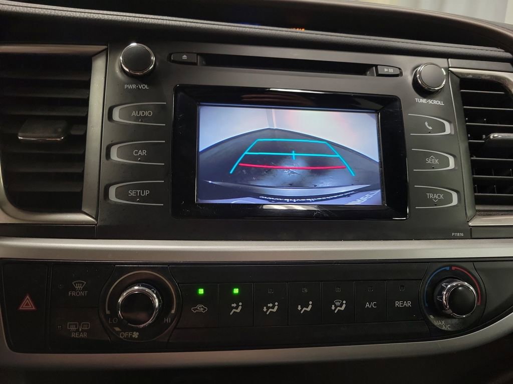 Used 2019 Toyota Highlander LE image 17