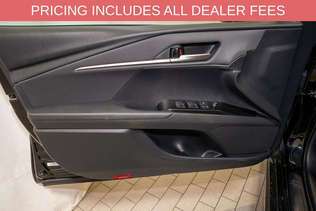 Used 2025 Toyota Camry SE FWD image 11