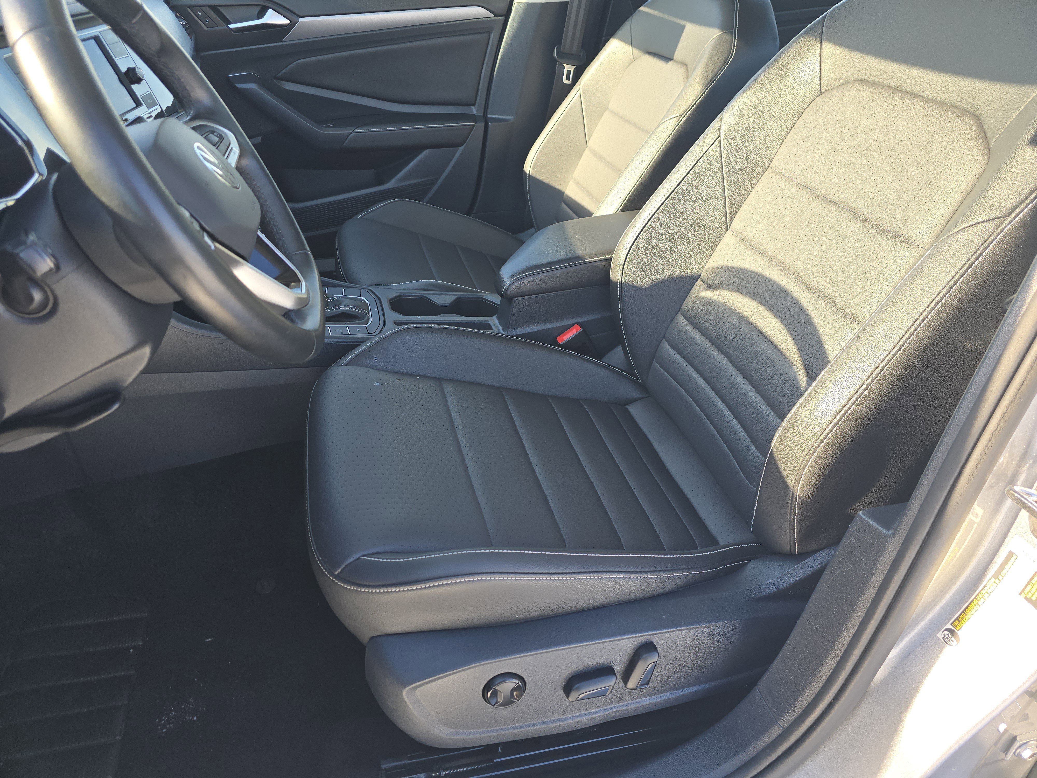 Used 2024 Volkswagen Jetta SE image 18