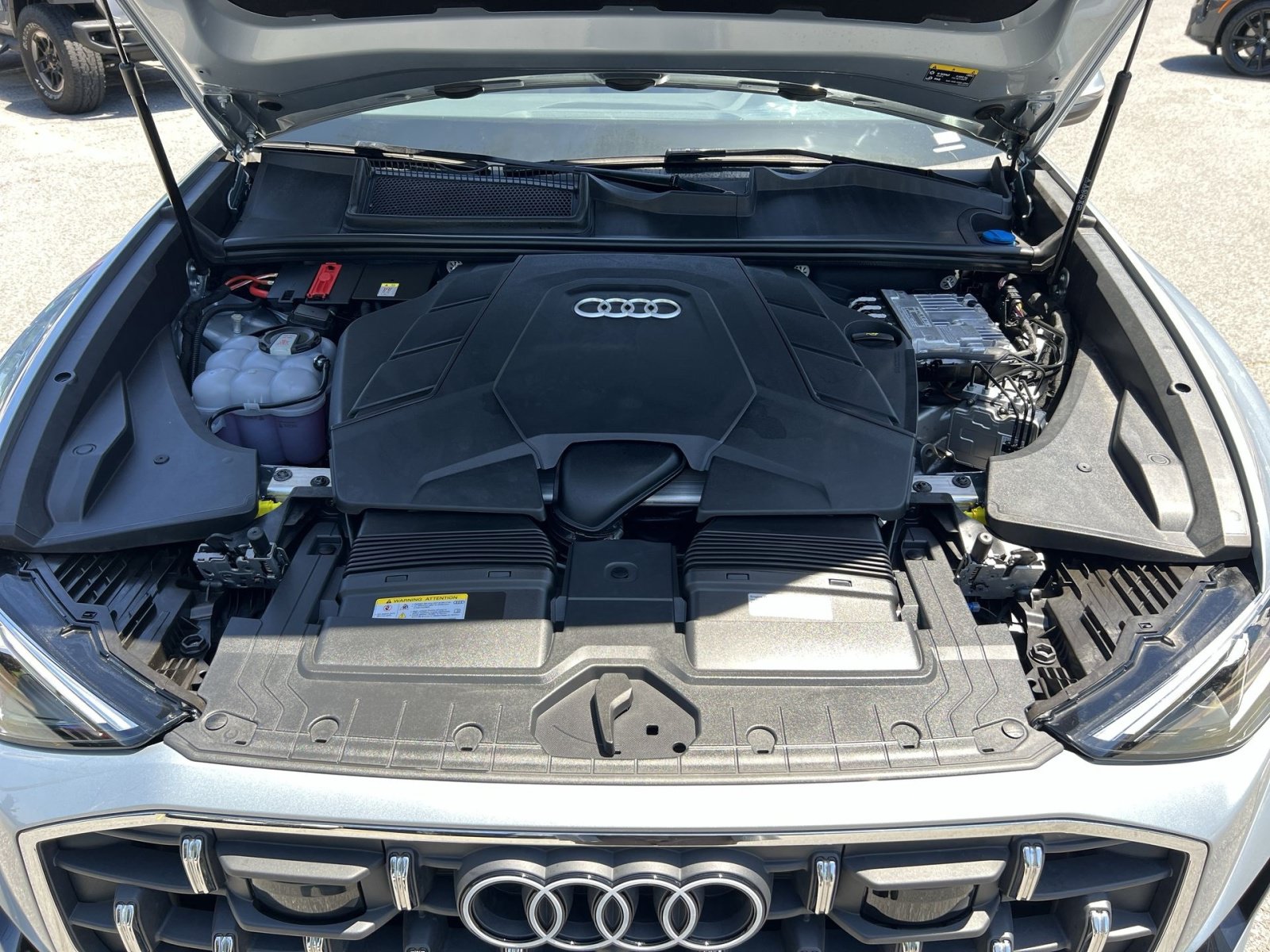 Used 2025 Audi Q8 Premium AWD/4WD image 28