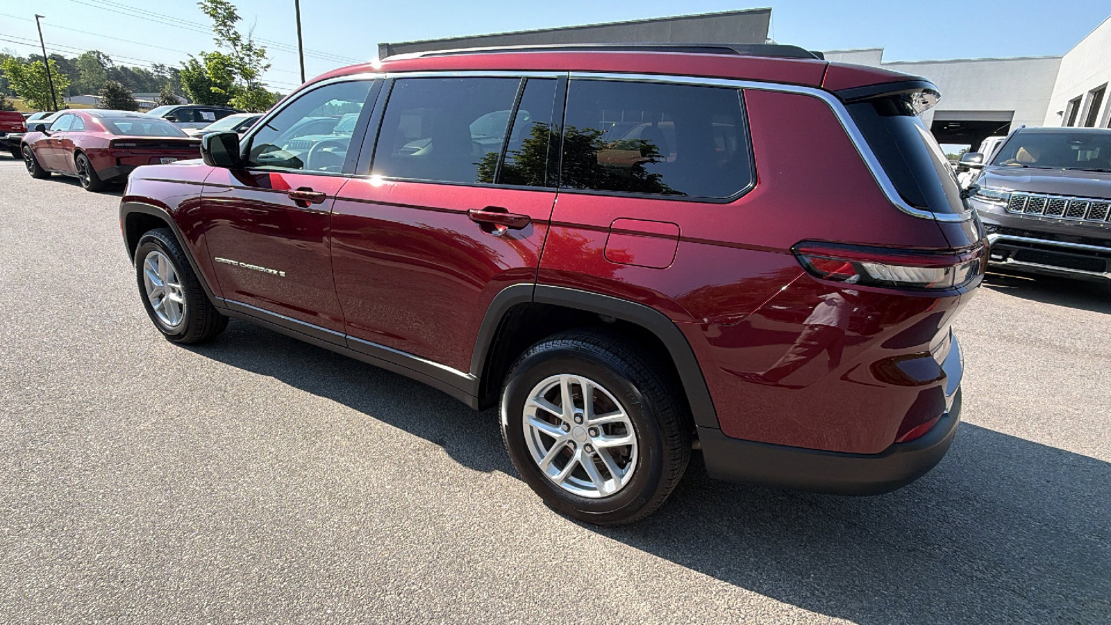 Used 2025 Jeep Grand Cherokee L Laredo w/ Luxury Tech Group I RWD image 10
