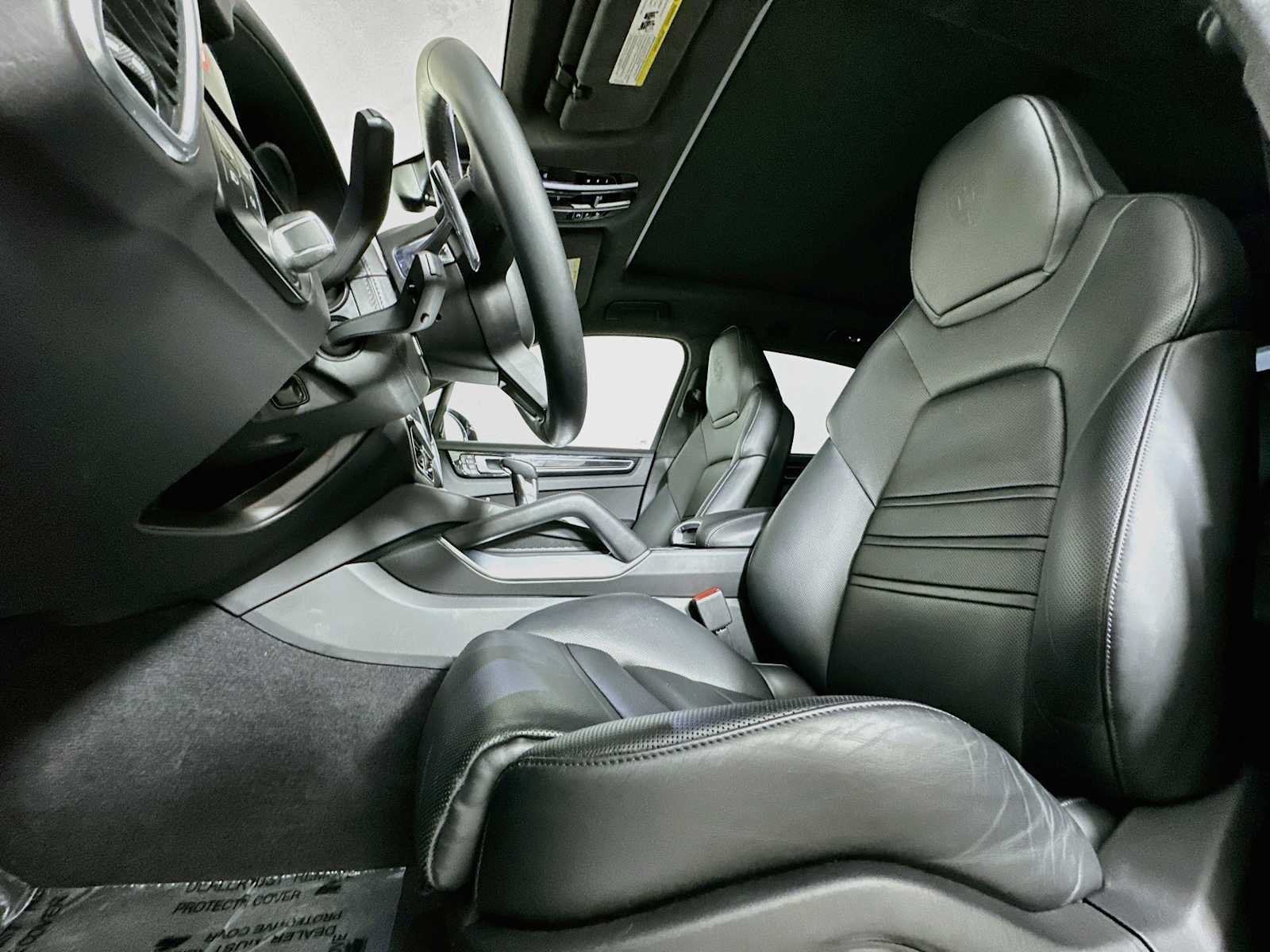 Certified 2023 Porsche Cayenne Turbo AWD/4WD image 5