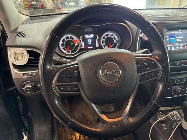 Used 2020 Jeep Cherokee Latitude Plus w/ Cold Weather Group image 18