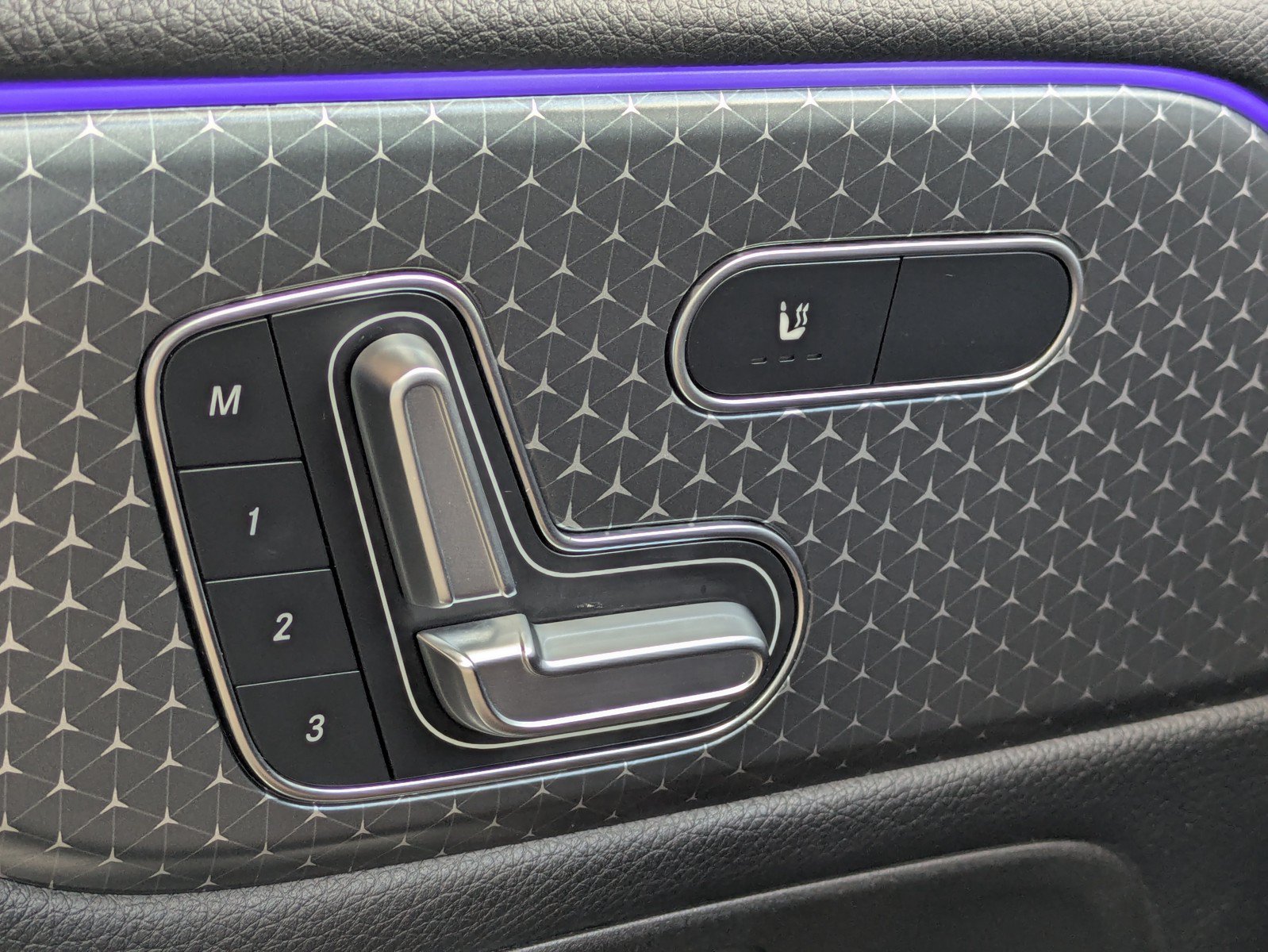 Used 2025 Mercedes-Benz GLB 250 w/ Exclusive Package image 19