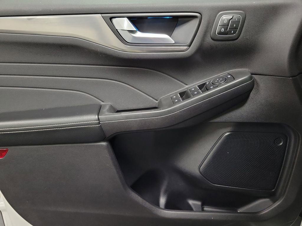 Used 2022 Ford Escape Titanium image 21