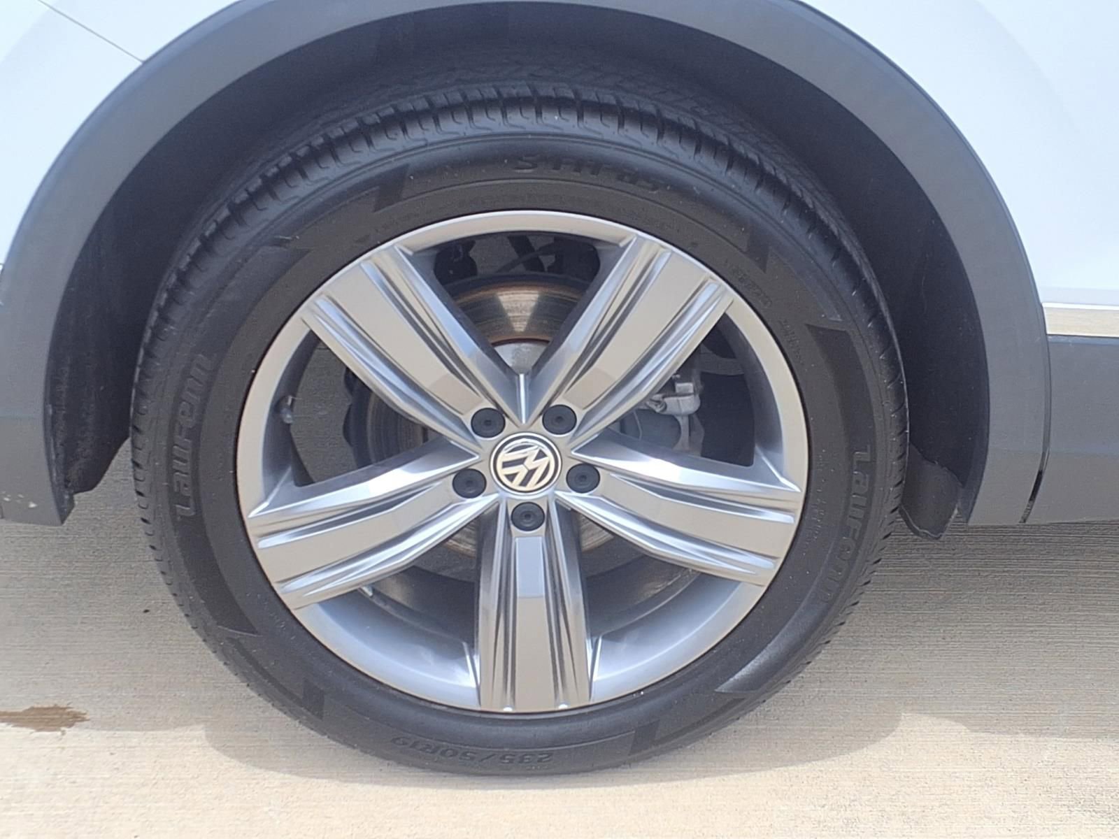 Used 2021 Volkswagen Tiguan SEL FWD image 6