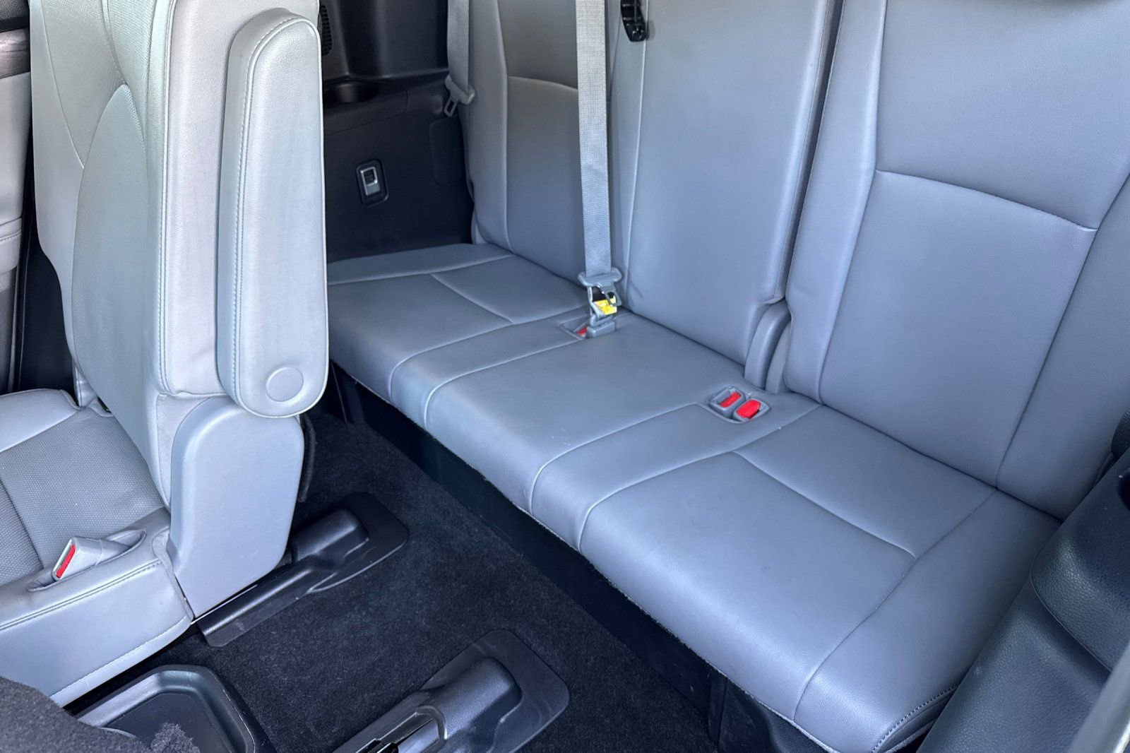 Used 2023 Toyota Highlander Limited FWD image 16